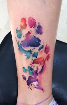 a watercolor tattoo on the leg of a woman