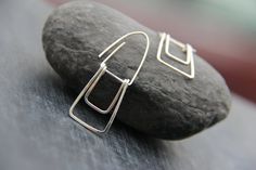 Sterling silver or copper geometric rectangle dangle earrings Wire Wrapped Earrings, Earrings Minimalist, Wire Earrings, Metal Earrings, Polish Jewelry, Diy Earrings, Hair Jewelry, Wire Jewelry, Jewelry Inspiration