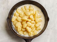 macaroni and cheese in a cast iron skillet on a white tablecloth