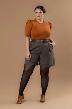 SHORT XADREZ DARK ACADEMIA - Compre Online na Toda Frida ♥ - Toda Frida Plus Size Dark Academia, Dark Academia Fashion Aesthetic, Office Goth, Big Size Outfit, Wardrobe Makeover, Academia Style, Dark Academia Fashion