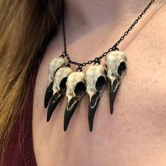 bone collector necklace raven skull charm choker Voodoo Jewelry, Creepy Necklace, Animal Bone Jewelry, Oddities Jewelry, Bird Skull Jewelry, Creepy Gift, Alternative Accessories, Bird Skull Necklace, Jewelry Alternative