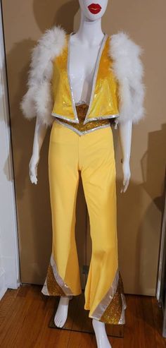 a mannequin dressed in yellow and white clothing