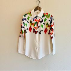 Butterfly Button Down Shirt/Sz:M/Nwot New Without Tags! Never Worn Size: Medium/ Armpit To Armpit:18”/Length:27” Color: White With Multicolored Butterflies Materials:Cotton/ Polyester Long Sleeves If You Have Any Questions Please Let Me Know Via Message! Happy Shopping! White Butterfly Print Top For Fall, White Long Sleeve Top With Butterfly Print, White Graphic Print Button-up Blouse, White Button-up Blouse With Graphic Print, Colour Butterfly, Butterfly Shirt, Shirt Designs For Men, Butterfly Shirts, Shirt Print Design