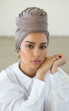 Turban Outfit, Hijab Swag, Hijab Turban Style, African Head Dress, Headwrap Hairstyles, Women's Caps, Headwrap Tutorial, Turban Hijab, Stile Hijab