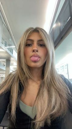 Dark Brown Eyes With Blonde Hair, Medium Blonde Hair Highlights, Beige Blonde Hair On Tan Skin, Blonde With Dark Features, Hair Inspo Blonde Balayage, Hair Color Ideas For Brunettes With Highlights Blonde, Brown Eyes Blonde Hair Makeup, Blended Blonde Highlights On Brown Hair, Darkest Blonde Hair Color