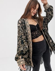 Witchy Attire, Bohemian Witch, Stile Boho Chic, Disco Fashion, Boho Mode, Fringe Kimono, Boho Clothes, Unique Jackets, People Clothes