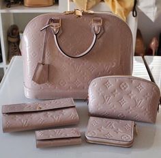 Lv Tote, Sac Louis Vuitton, Go Pink, Kelly Bag, Handbag Heaven, Lv Handbags, Beautiful Handbags, Pink Purse, Vuitton Bag