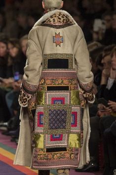 Bohemian Winter, Moda Hippie, Embellishment Details, Statement Outfit, Anti Fashion, Fashion Corner, Fashion Runway, Vintage Couture, Fall 2017