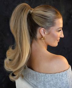 voluminous Barbie inspired ponytail Ponytail Updo Wedding, Ponytail Wedding Hairstyles, Ponytail Wedding, Prom Ponytail Hairstyles, Bridesmaid Hair Inspo, Wedding Ponytail, Voluminous Ponytail