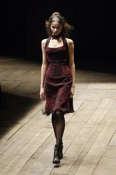 Fall High Fashion, 2006 Runway, Mcqueen Dress, Runway Pictures, Couture Fashion, Paris Fashion, Pretty Dresses, Runway Fashion, Paris Fashion Week