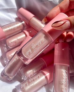 The beautiful natural COLOR CHANGING lipgloss, Lip stain, Long Wearing, Non-sticky lip gloss. Marshmello flavor. 6ml Comes in quantities of 1 Marshmello Cake, Lip Gloss Cosmetics, Lip Gloss Balm, Cute Curly Hairstyles, Lip Gloss Colors, Beauty Make-up, Eye Makeup Tips, Makeup Items, Lip Glow