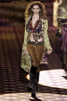 Groupie Style, 2004 Runway, Look Boho Chic, Style Moodboard, Mode Chanel, Fashion Board, Runway Pictures