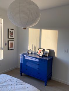 Scandinavian decor. Cobalt blue dresser. Royal Blue Dresser, Cobalt Blue Accents Decor, Electric Blue Furniture, Blue Dresser Bedroom Ideas, Cobalt Blue Furniture, Cobalt Blue Home Decor, Cobalt Blue Art, Scandi Dresser, Cobalt Blue Interior