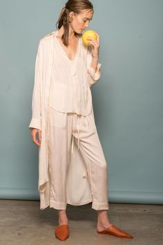 See the complete Raquel Allegra Resort 2017 collection for high fashion looks perfect for your Scrub Island Resort vacation. Resort 2017 Fashion, High Fashion Looks, Homewear Fashion, Raquel Allegra, 2017 Fashion, Fashion 2017, Outfits Casuales, High Fashion