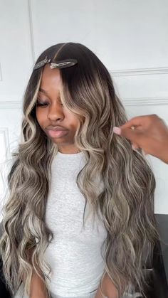 Blonde Highlight Black Woman, Ash Blonde And Black Hair, Ash Blonde Black Women, Black Hair Curls, Hairstyles Weave, Black Hair Inspiration, Frontal Wig Hairstyles, Ash Blonde Highlights, Creative Hair Color