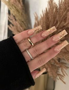 Birthday Elegant Nails, Birthday Nails Elegant, Baps Inspired Nails, Square Nails Gold Design, Holiday Birthday Nails, Nail Birthday Design, Birthday Neutral Nails, White Nails For Birthday, Simply Elegant Nails