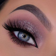 Eyeliner Aesthetic, Pink Eyeliner, Eye Makeup Images, Eyeliner Color, Pretty Eye Makeup, Wedding Eye Makeup, Prom Eye Makeup, Drawing Eye, Purple Eye Makeup