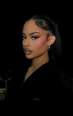 Makeup Looks Baddie Natural, Soft Glam With Eyeliner, Uk Makeup Black Women, Makeup Ideas Brunette, Baddie Birthday Makeup, Uk Black Makeup, Makeup Looks 2024, Unapproachable Makeup Look, Natural Baddie Makeup