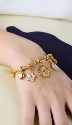 Chunky Gold Bracelet, Statement Fashion, Jewelry Bracelets Gold, Gold Armband, Bangles Jewelry Designs, Bracelet Crystal, Gold Bangles Design, Gold Bracelet For Women, Gold Jewellery Design Necklaces