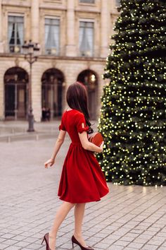 #mode #dresses #christmas #fashion #red #paris Classy Christmas Dresses, Valentines Fashion, Red Dresses Classy, Red Dress Short, Womens Style, Christmas Party Dress, Holiday Style, Look Vintage