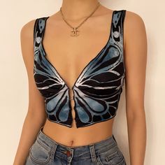 Fitted Black Top With Butterfly Print, Buttoned Crop Top, Dorothy Dandridge, Diy Vetement, Tree Hill, Mode Inspo, Looks Style, Mode Inspiration, Art Clothes