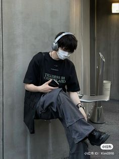 Korean Male Grunge Outfits, Aesthetic Male Outfits Korean, Korean Street Fashion Outfits, Edgy Streetwear Men, Acubi Male Style, Korean Bad Boy Outfit, Ulzzang Fashion Men, Men Acubi Fashion, Acubi Male Outfits