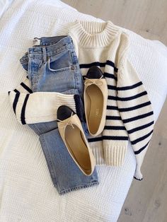 Stripe Knit Outfit, Sweater Weather Outfits, Thrift List, Striped Sweater Outfit, Winter Hijab, Winter Ootd, Europe Outfits, Wardrobe Goals, Mode Casual