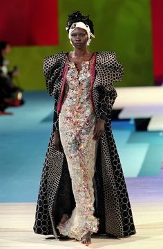 Goddess Clothes, Drag Clothing, Christian Lacroix Haute Couture, African Couture, Alek Wek, African Styles, Flirty Dresses, Fashion Runway, African Prints