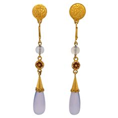 Simply Beautiful! Purple Chalcedony Drop Earrings. Hand crafted 18K Yellow Gold mounting. Earrings measure approx. 2” long. The earrings are in excellent condition and were recently professionally cleaned and polished. More Beautiful in real time! Sure to be admired...A Must Have perfect accessory you'll turn to time and again! Victorian Purple, Haute Couture Style, Purple Chalcedony, Crazy Rich Asians, Street Vendor, Crazy Rich, Couture Style, Classy Vintage, Sparkly Jewelry