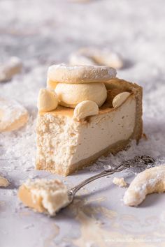 a piece of cheesecake with bananas and powdered sugar