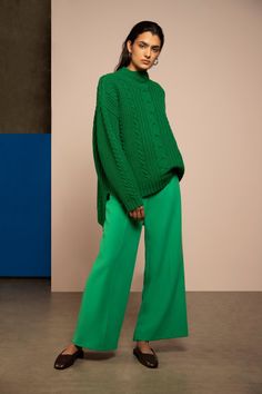 See the entire Whistles resort 2019 collection. Fashion Show Outfit, Outfit Closet, Mode Tips, Knitwear Fashion, Street Style Winter, 2019 Fashion, Women Outfits, Outfits Winter, Green Pants