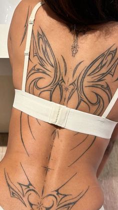 Beginning Sleeve Tattoo Women, Aesthetic Lower Back Tattoos, Flame Spine Tattoo, Upper Body Tattoos For Women, Back Dermal Piercing With Tattoo, Back Tattoos Upper, Rhegan777 Tattoos, Back Pieces For Women Tattoo, Back Tattoo Upper