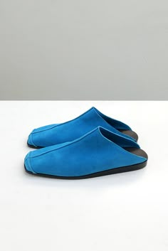 Low Classic - Raw Edge Mule - Blue – Simonett Elegant Shoes Flat, Mules Shoes Flat, Wedged Heel, Slides Outfit, Buck Mason, October Fashion, Primitive Design, Fashion Slides, Low Heel Wedges