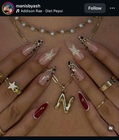 Nails On Chest Pose, Red Manicure Designs, Red Gold Nails Design, Vegas Nails, Nails Only, Nail Jewelry, Girls Nails, Nail Art Ideas