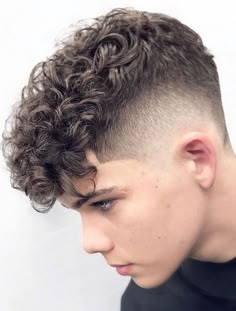 Blowout Haircut Men, Blowout Taper Fade, Blowout Haircuts, Undercut Curly Hair, Mens Hairstyles Curly, Drop Fade Haircut, Curly Hair Fade, Curly Undercut, Drop Fade