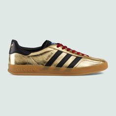 Shop the adidas x Gucci men's Gazelle sneaker in gold at GUCCI.COM. Enjoy Free Shipping and Complimentary Gift Wrapping. Adidas Gucci, Sneakers Gucci, Gucci Shop, Gold Sneakers, Gucci Sneakers, Adidas Gazelle Sneaker