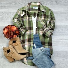 The Perfect Oversized Fall Flannel To Pair With Leggings Or Your Favorite Pair Of Jeans, Designed With Versatility, And Comfort. Details: Oversized Flannel Lightweight 1 Size Pocket Roll-Up Sleeve Detail Comfy Brown Flannel, Fall Flannel, Oversized Flannel, Fall Plaid, Oversized Long Sleeve, Anaheim, Sleeve Detail, Roll Up, Autumn Winter Fashion