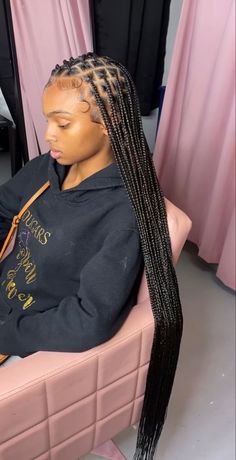 Hair Styles Braids Knotless, Baddie Knotless Braids, Smeduim Knotless, Braids For Black Women Knotless, Long Small Knotless Braids, Hairstyles To Do With Knotless Braids, Knotless Braids Black Women, Smeduiem Knotless, Small Knotless Box Braids Long