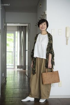 Japanese Minimalist Fashion Summer, Christian Modest Outfits, Japanese Minimalist Fashion, Boho Street Style, Japanese Clothing, Smart Casual Wear, Natural Clothing, Muslimah Fashion Outfits