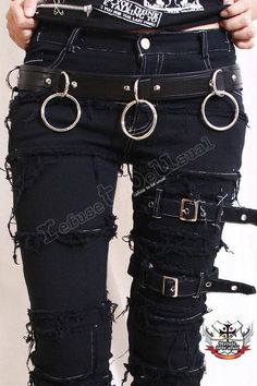 Estos pantalones son mejores que los pantalones rojos. Más Emo Mode, Scene Girl, Punk Rock Outfits, Pattern Outfits, Rocker Girl, Gothic Clothes, Punk Emo, Gothic Steampunk, Emo Outfits