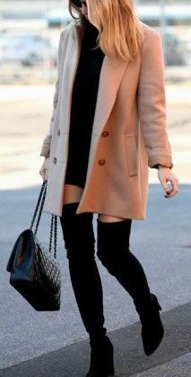 Black Thigh High Boots + Winter Coats / #fashion #outfits Brooklyn Blonde, Teen Style, Black Thigh High Boots, Woman Walking, Coat Trends, Miniskirt Outfits, Elegante Casual, Weekly Outfits, Outfit Trends