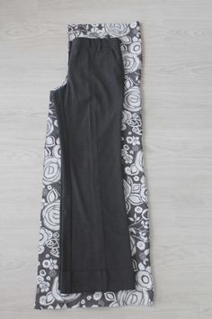 the leggings are black and white with paisley print