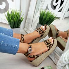 Comfy Wedges Sandals, Winter Wedges, Wedge Platform Sandals, Women Wedges, Mode Shoes, Vans Converse, Sandals Beach, Toe Post Sandals, Summer Flip Flops