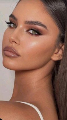 These people risked their lives just to take the perfect selfie ​ Brown Smokey Eye Makeup, Ball Makeup, Maquillage On Fleek, Natural Prom Makeup, Wedding Makeup Tutorial, Makeup Looks For Green Eyes