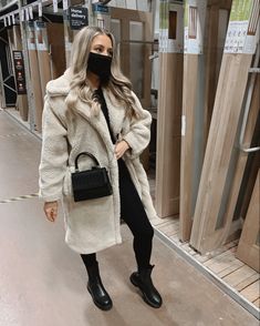 Beige Teddy Coat Outfit, Coat Outfit, Teddy Coat, Coat Outfits, Winter Fashion Outfits, Outfit Of The Day, Fur Coat, Winter Fashion