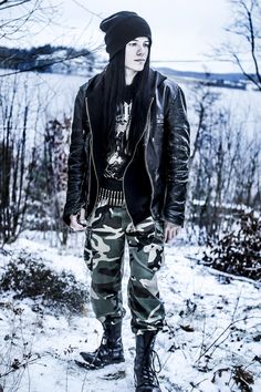 Grunge Guy Outfits, Boy Long Hair, Grunge Guy, Metalhead Fashion, Metalhead Guy, Camo Pants Outfit, Metal Outfit, Goth Guys