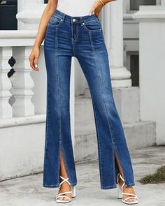 Fashion Trends // Complete a striking look wearing this blue high waist split hem wide leg denim pants. Business Casual Denim, Flare Jeans High Waisted, Jeans Business Casual, Baggy Jeans For Women, Womens Flare Jeans, Baggy Jean, Stretch Denim Pants, High Waisted Flare Jeans, Womens Wide Leg Pants