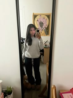 Comfy School Outfits Winter Sweatpants, Black Sweats Outfit For School, Black Uggs Tasman Outfit, Sweatpants And Birkenstocks Outfit, Ways To Style Black Sweatpants, Uhh Tasman Outfit, Sandwich Outfit Ideas, Cold Day Fits, Comfy Cold Outfits