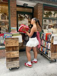 Red Shoes Outfit Aesthetic, Converse And Dress, Sneakers Dress Outfit, City Girl Outfits, Red Sneakers Outfit, Red Heels Outfit, Red Shoes Outfit, Outfits For Spain, City Outfit