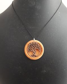 Collier avec pendentif en bois d'aubépine et arbre de vielongueur du collier de 40 à  47 cmdiamètre du pendentif 3,5 cmil vous sera envoyé avec une jolie pochette fait main Fort, Quick Saves